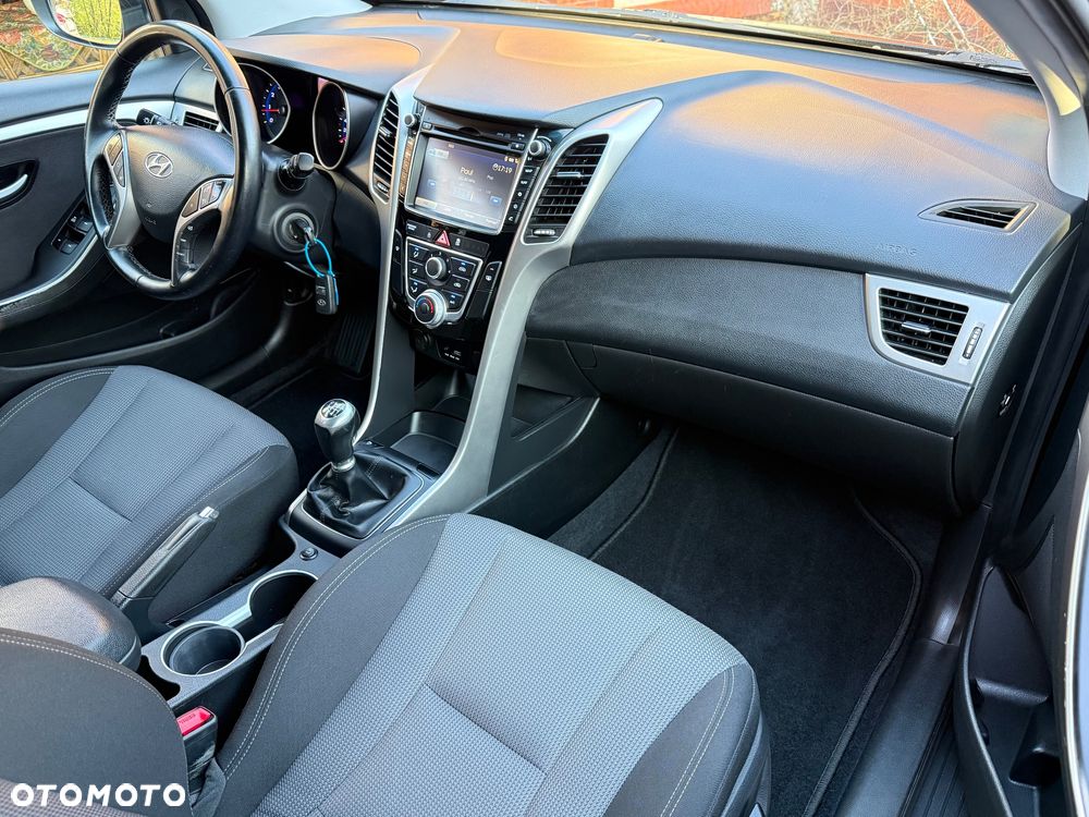 Hyundai i30 blue Kombi 1.6 GDi YES Silver - 18