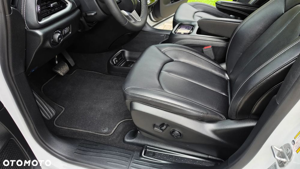 Chrysler Pacifica - 22