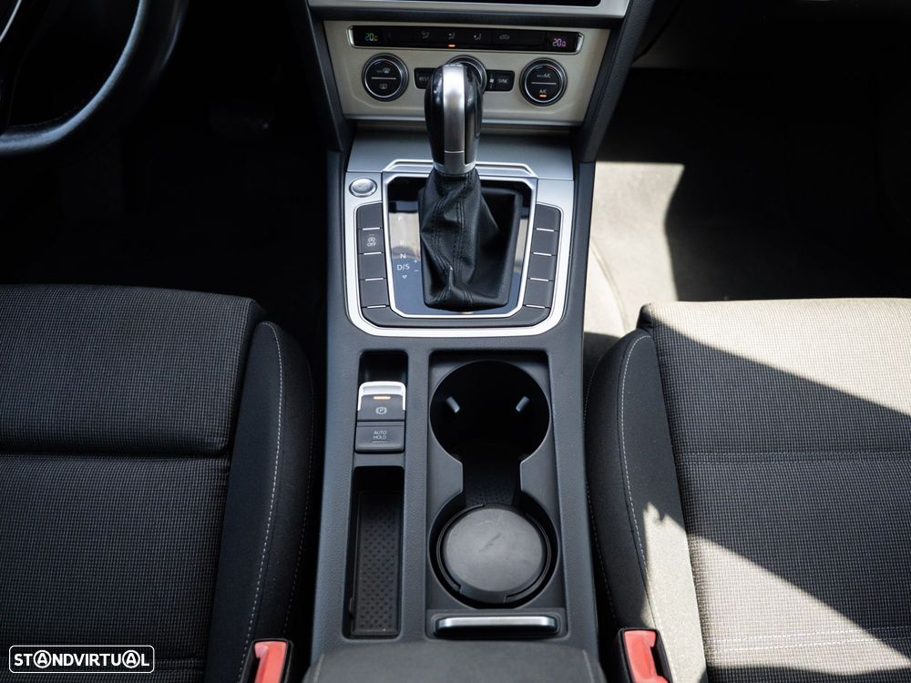VW Passat Variant 2.0 TDI Confortline DSG - 33