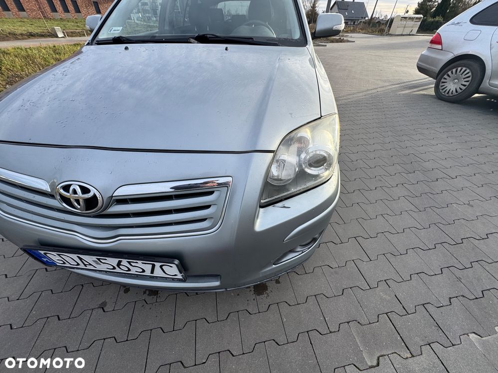 Toyota Avensis 2.0 D-4D - 11
