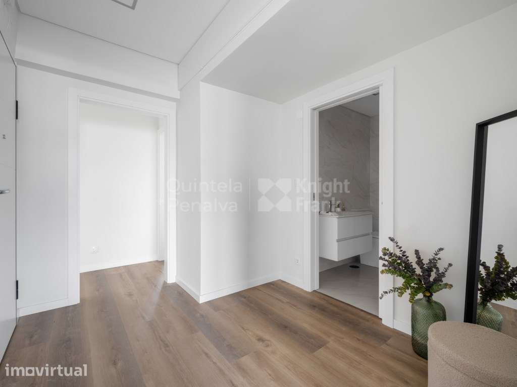 Apartamento T3 renovado, com varanda para venda em Benfica - Grande imagem: 4/25