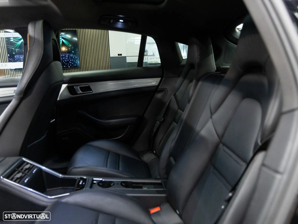 Porsche Panamera 4 E-Hybrid 10 Years Edition - 16