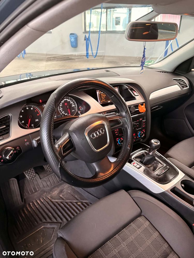 Audi A4 Limousine - 12