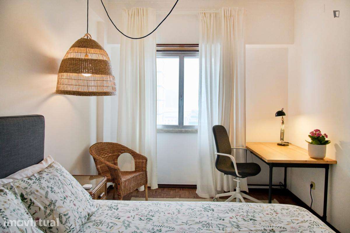 Quarto - localizado em Benfica Lisbon - Grande imagem: 4/17