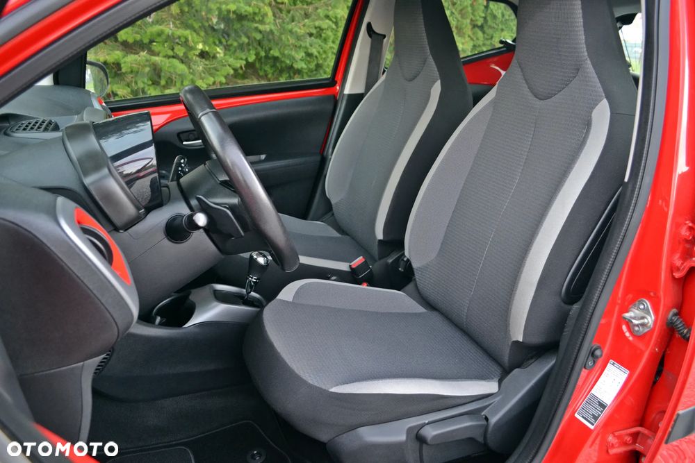 Toyota Aygo x.shift x-play connect - 19