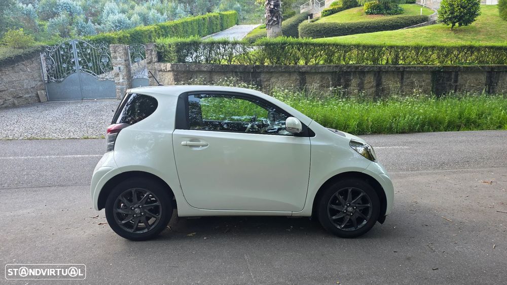 Toyota iQ 1.4 D-4D + - 10