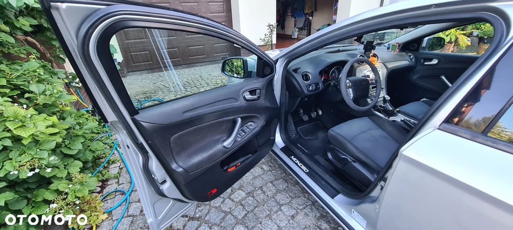 Ford Mondeo 1.8 TDCi Ambiente - 40