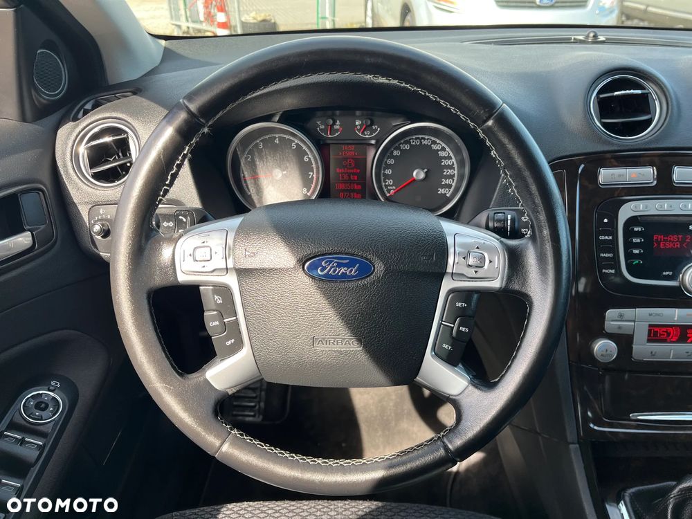 Ford Mondeo 2.0 Ghia - 21