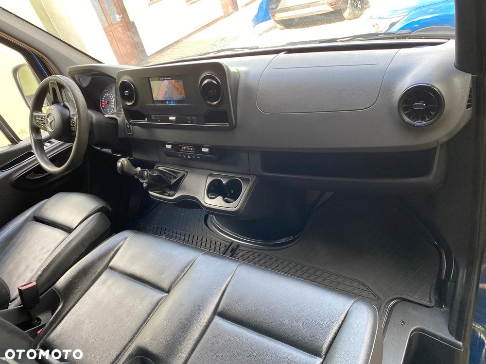 Mercedes-Benz Sprinter - 14