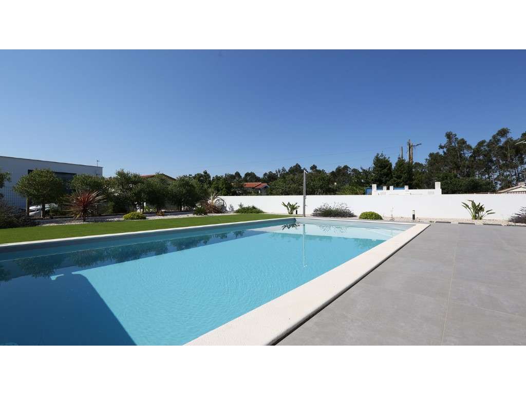 Moradia T4 Contemporânea com Piscina, Jardim e Excelente Localizaçã... - Grande imagem: 5/45
