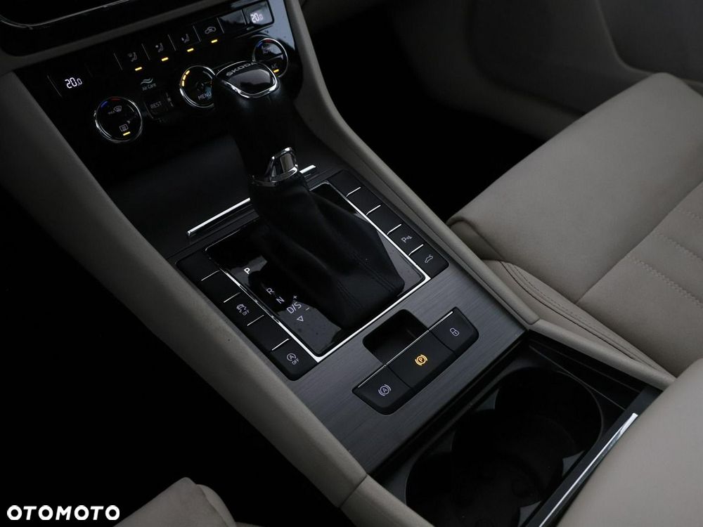 Skoda Superb 2.0 TDI DSG Style - 30