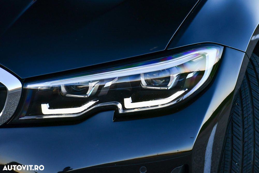 BMW Seria 3 330i xDrive AT - 22