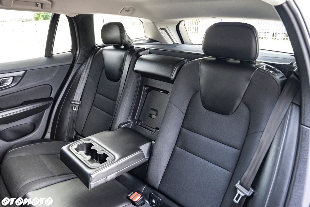Volvo V60 D3 Geartronic Momentum - 34