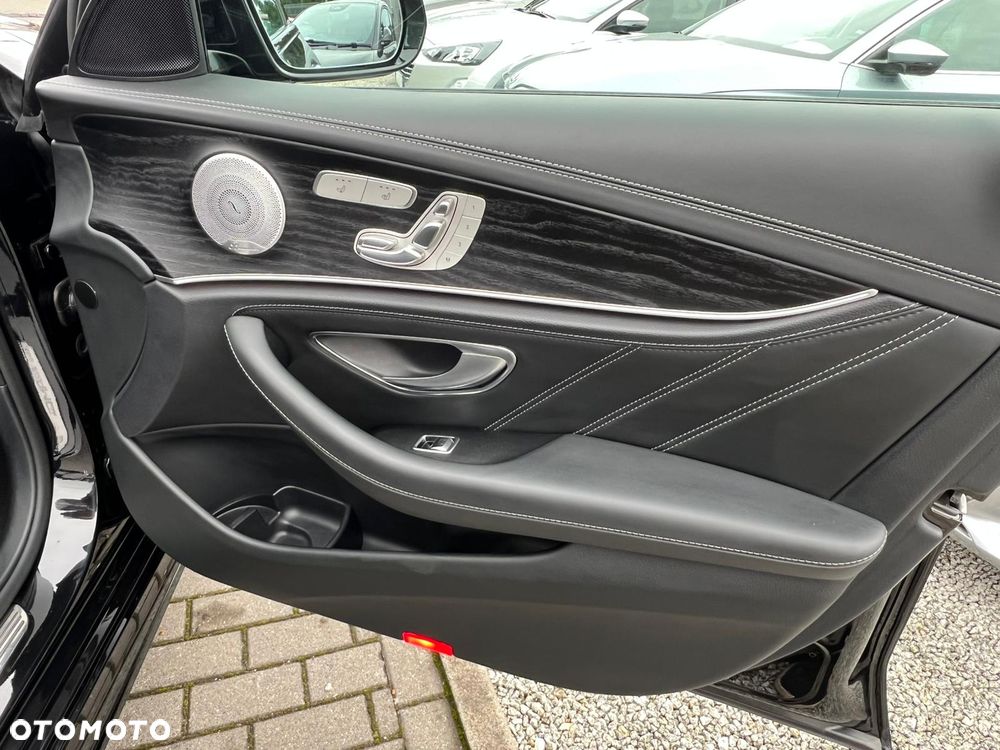 Mercedes-Benz Klasa E AMG 63 S 4Matic+ 9G-TRONIC - 17