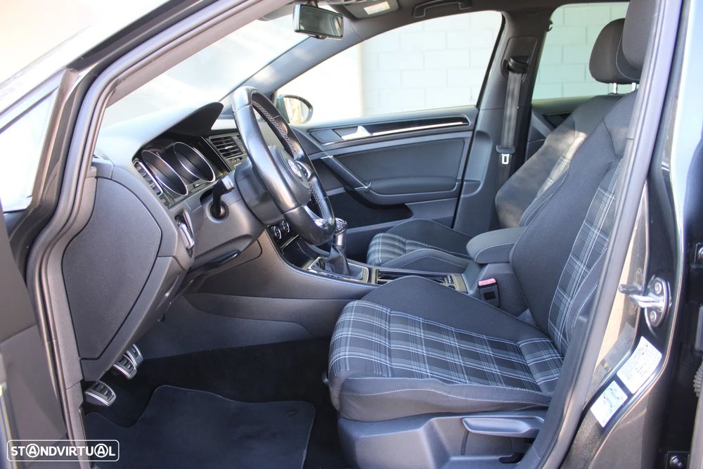 VW Golf GTD (BlueMotion ) - 32
