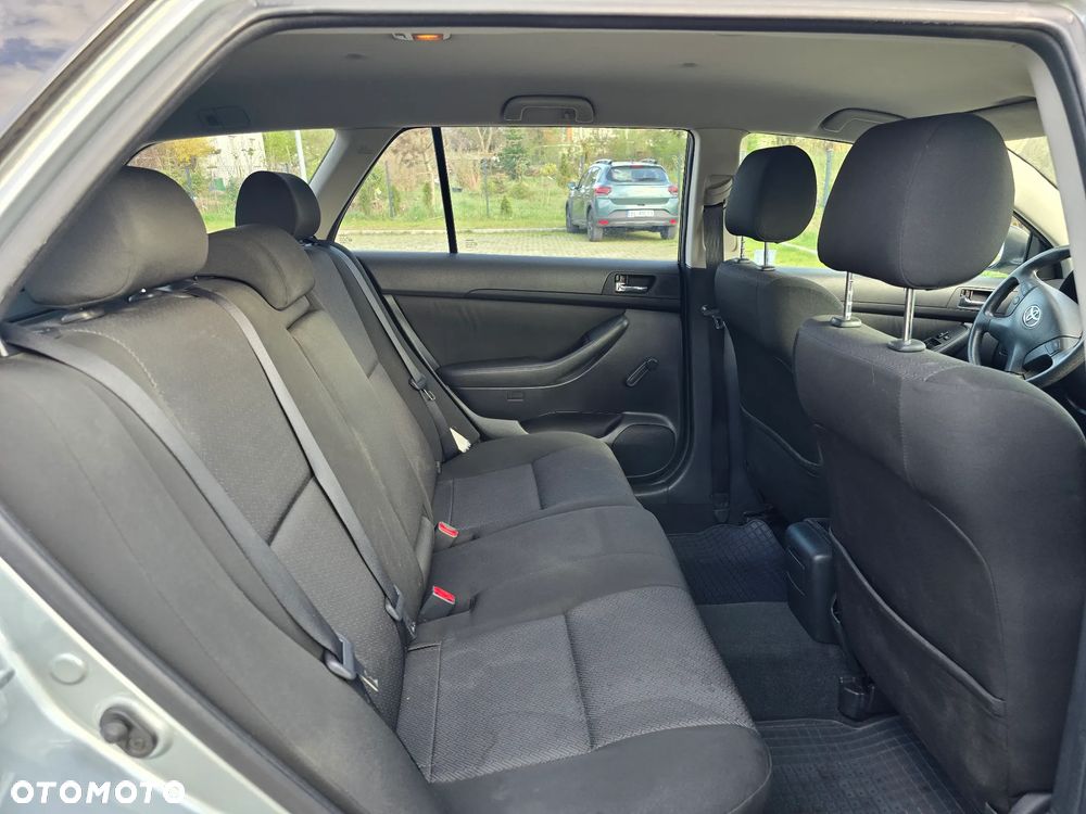 Toyota Avensis 1.6 VVT-i Terra - 16