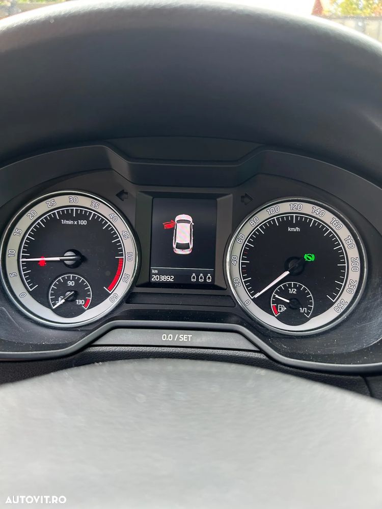Skoda Octavia 1.6 TDI DSG Style - 16