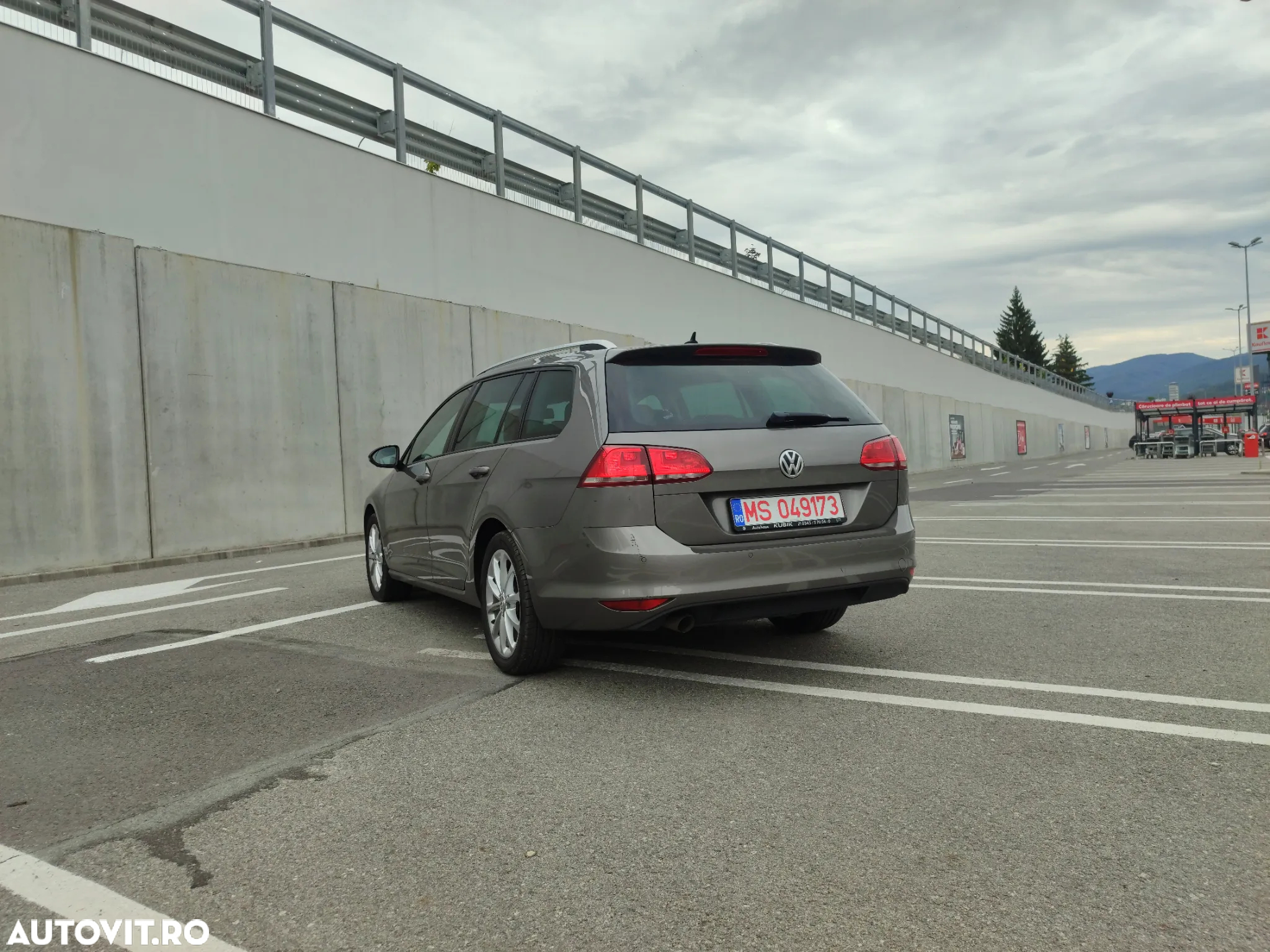 Volkswagen Golf 1.6 TDI BMT Comfortline - 9