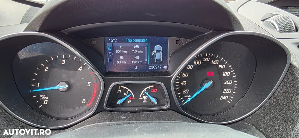 Ford Kuga 2.0 TDCi 2x4 Titanium - 8