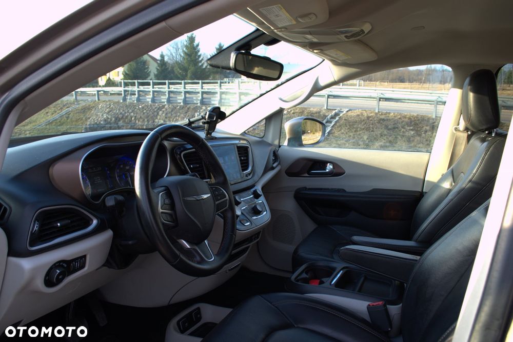 Chrysler Pacifica - 6