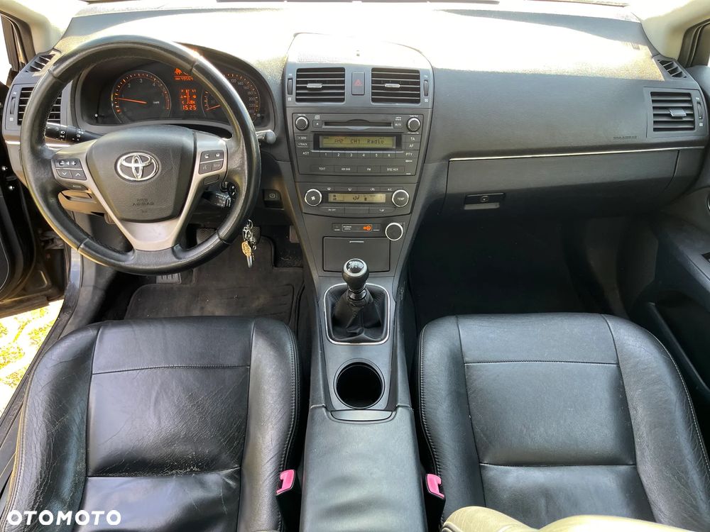 Toyota Avensis Combi 2.0 D-4D Sol - 17