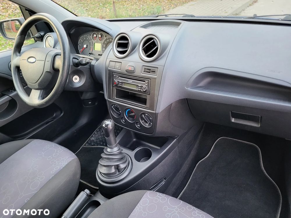 Ford Fiesta 1.3 Trend - 13