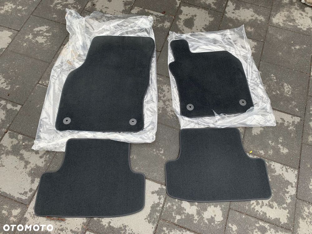 DYWANIKI WELUROWE AUDI Q2 81A JAK NOWE KOMPLET UK - 1