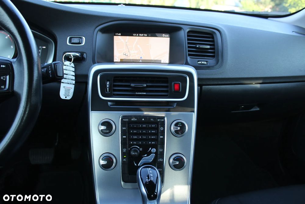 Volvo S60 Cross Country D3 Geartronic Momentum - 24