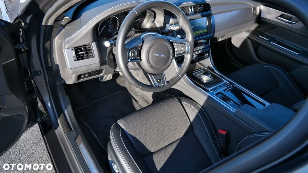 Jaguar XF 20d R-Sport - 13