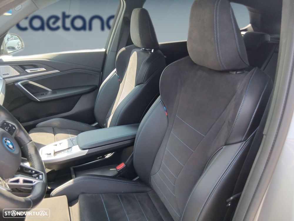 BMW iX1 eDrive20 Pack Desportivo M - 11