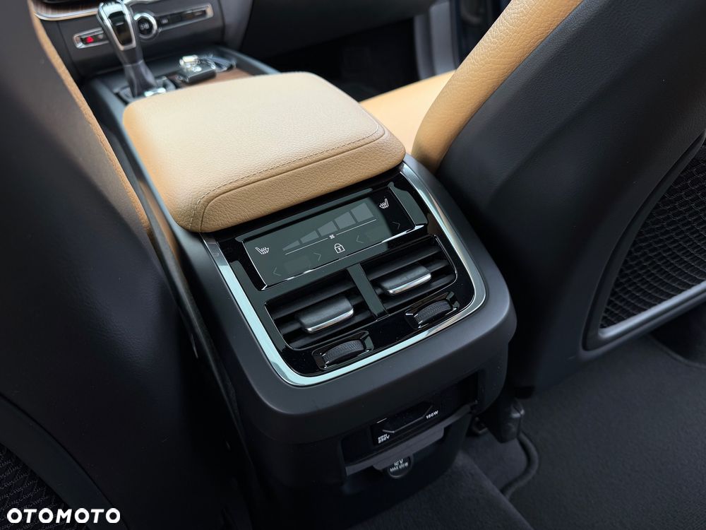 Volvo XC 60 D4 Momentum Pro - 25