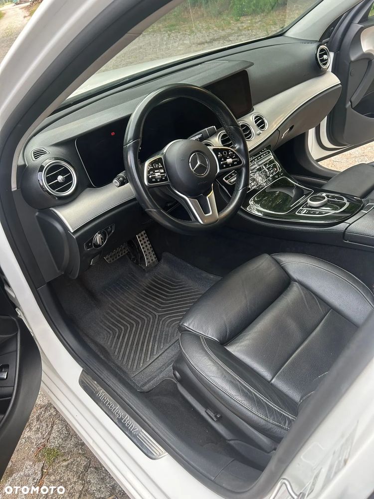 Mercedes-Benz Klasa E 220 d 9G-TRONIC - 12
