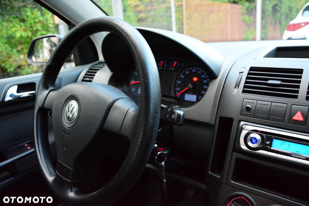 Volkswagen Polo 1.4 16V Trendline - 29