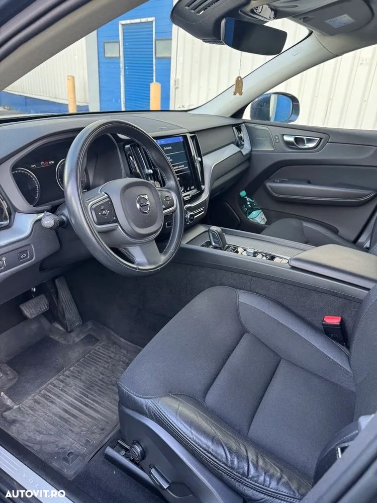 Volvo XC 60 B4 MHEV AWD Momentum Pro - 9