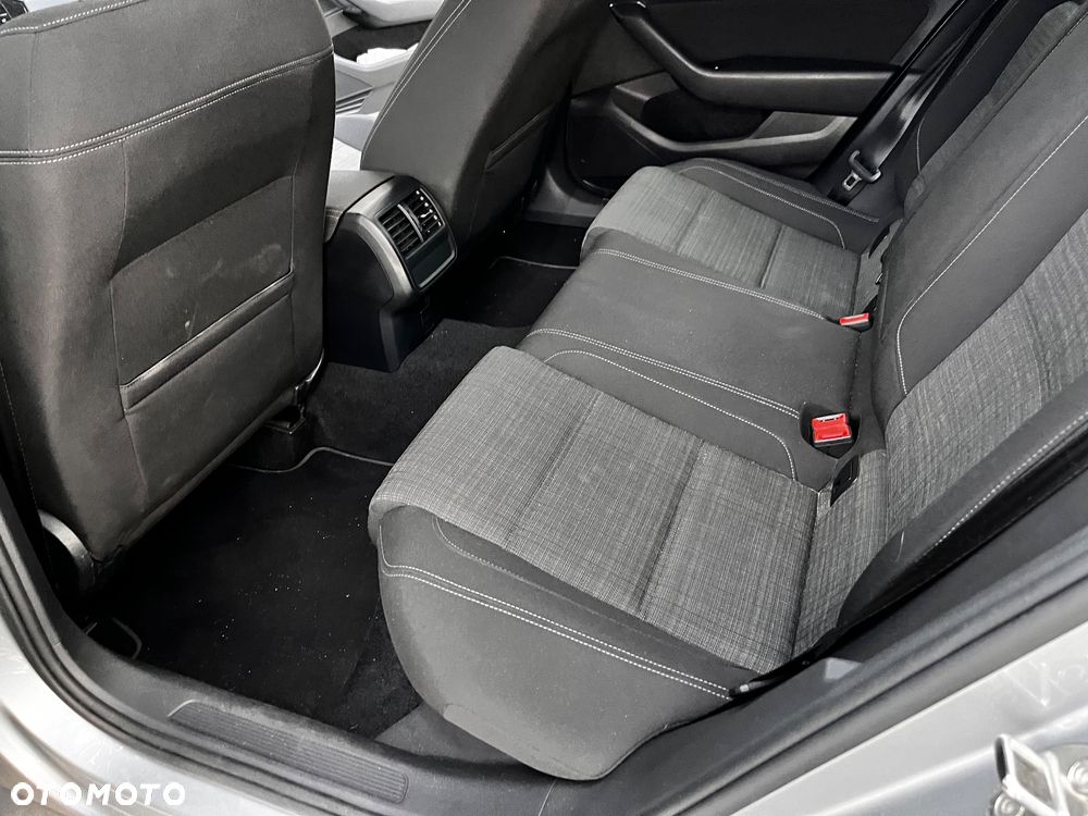 Volkswagen Passat 2.0 TDI EVO Business DSG - 29