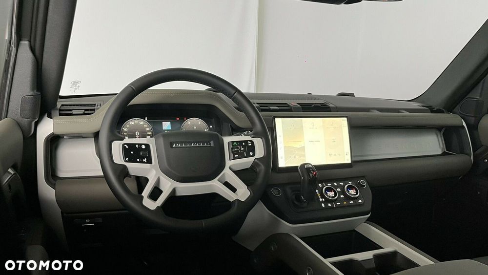 Land Rover Defender - 8