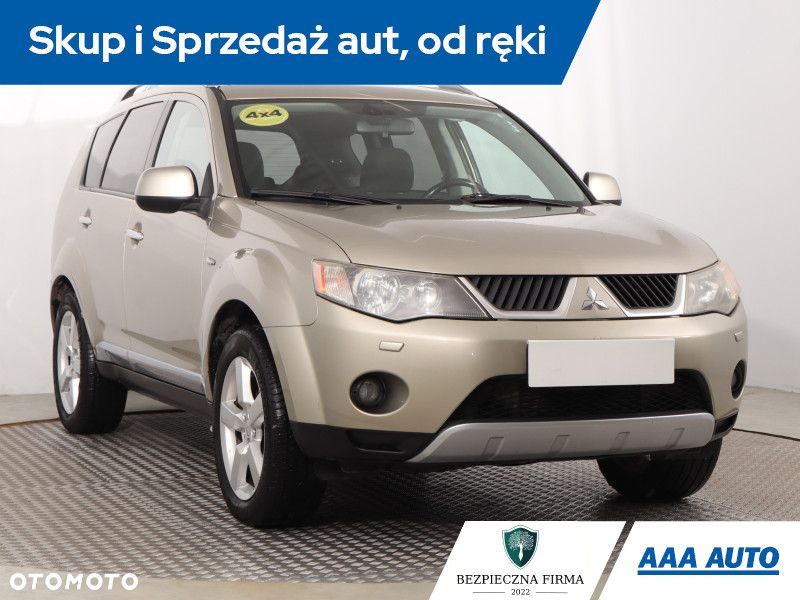 Mitsubishi Outlander - 2