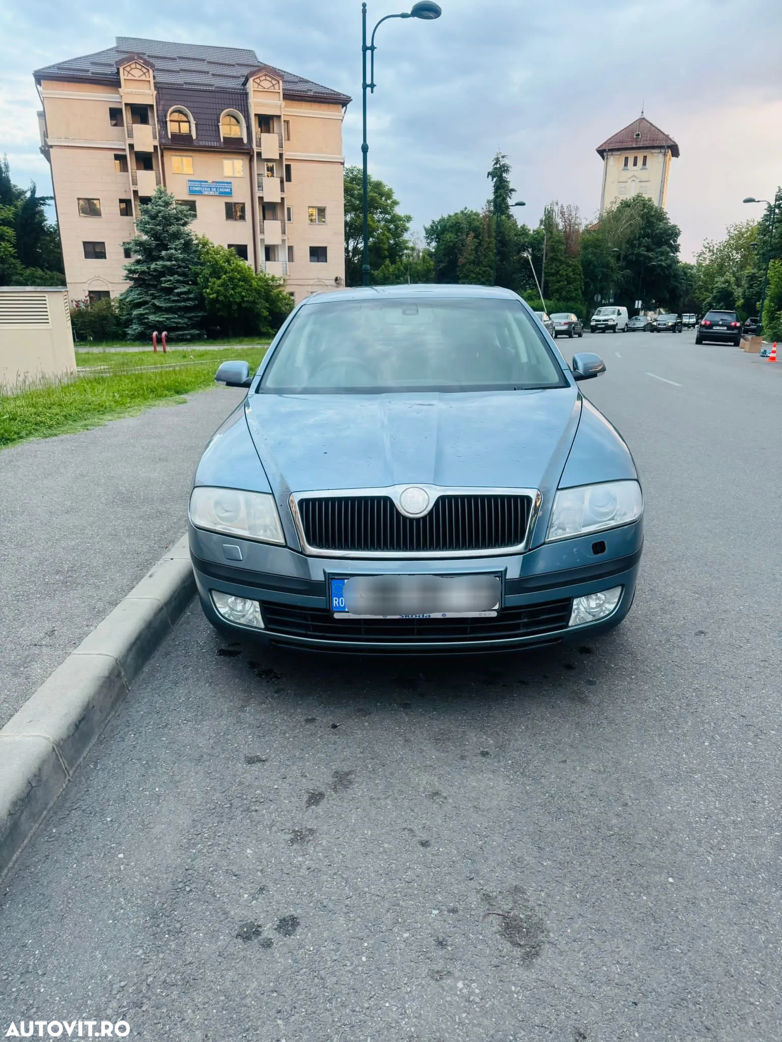 Skoda Octavia 1.6 FSI Elegance Aut - 2