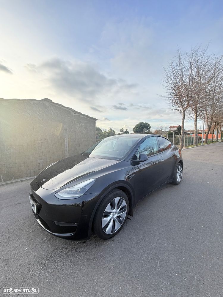 Tesla Model Y Long Range Dual Motor AWD - 2