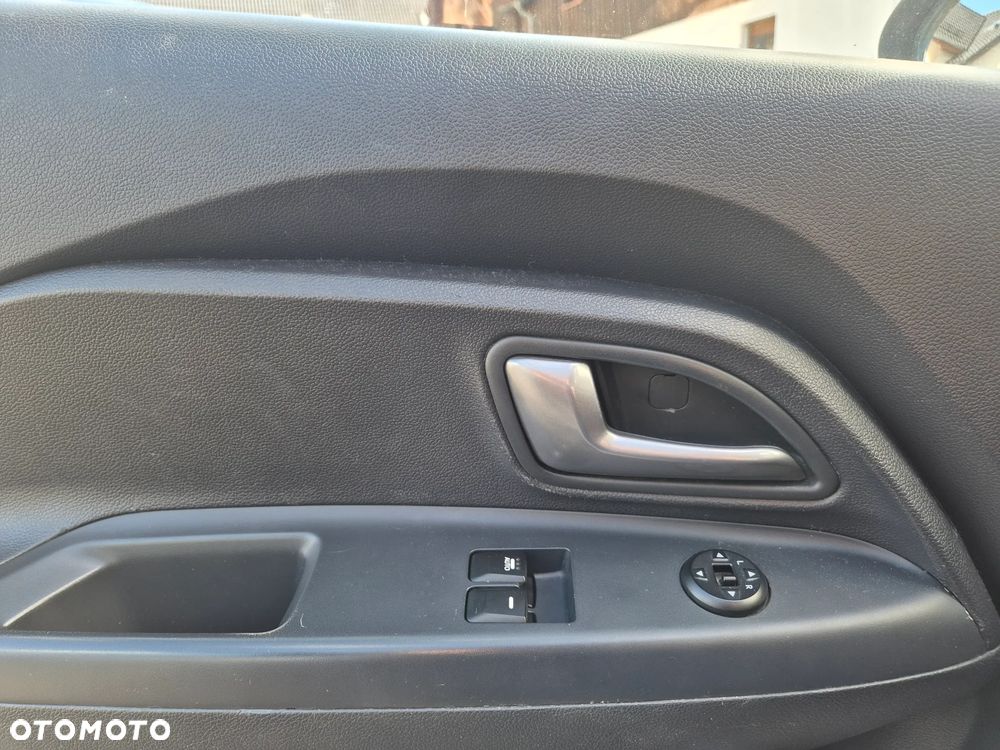 Kia Rio - 11