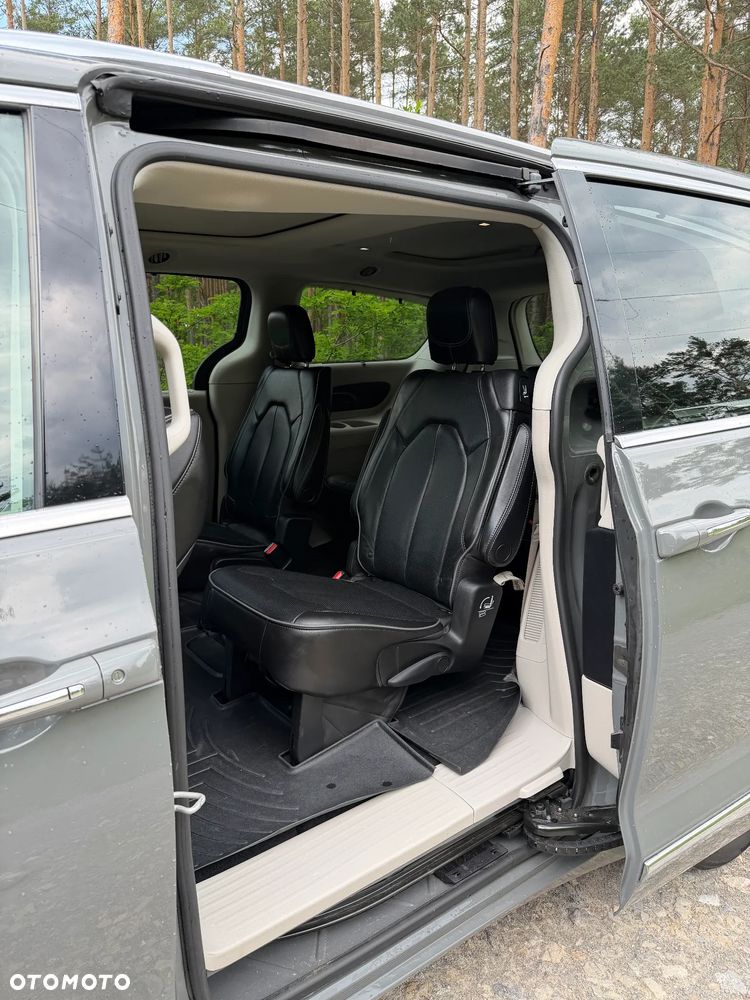 Chrysler Pacifica - 17