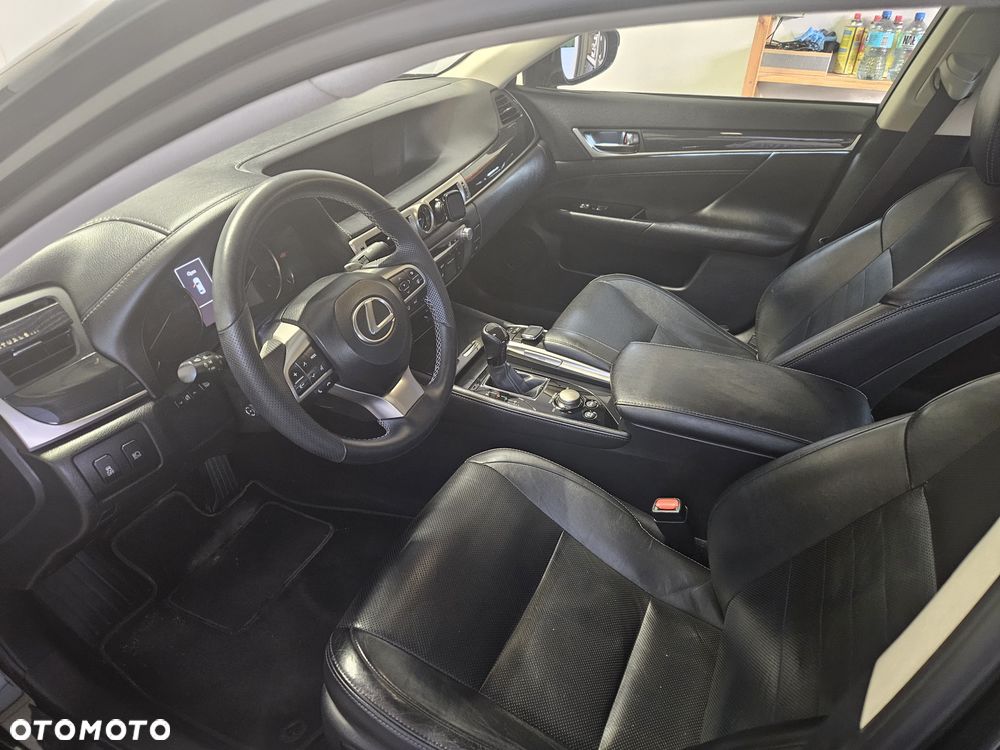 Lexus GS 300h - 10