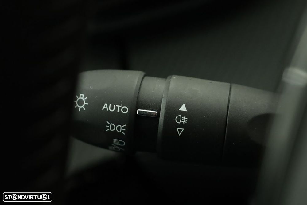 Peugeot 208 1.2 PureTech Allure - 18