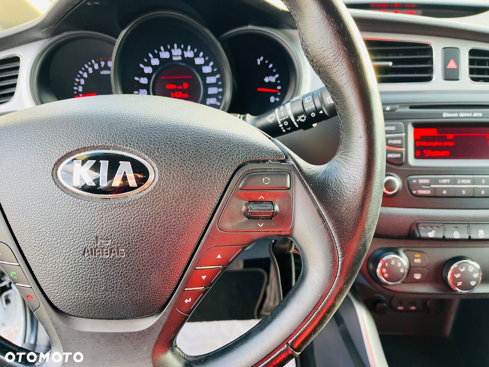 Kia Ceed 1.6 GDI SW Dream-Team Edition - 15
