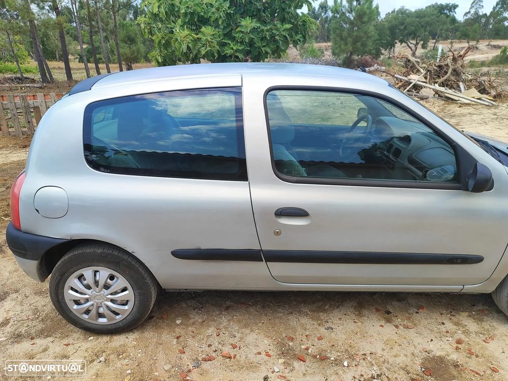 Renault Clio 1.2 RT - 6