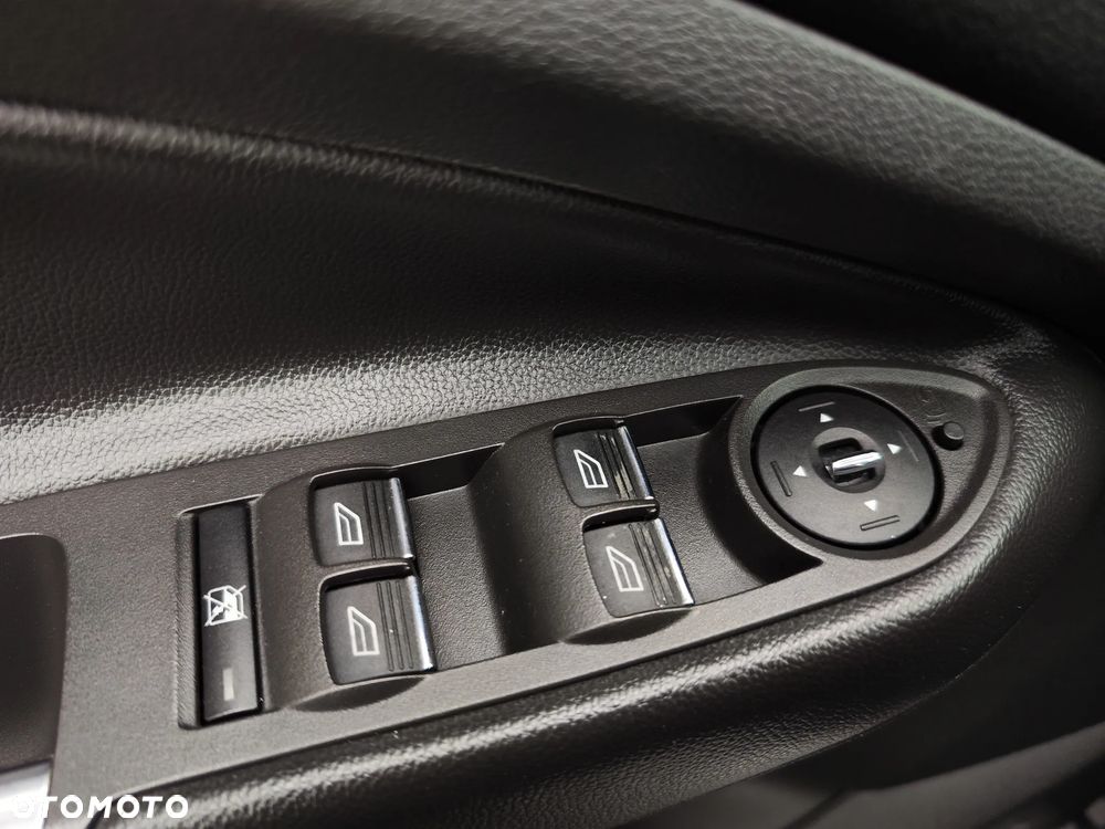 Ford Kuga 2.0 TDCi 2x4 Titanium - 29