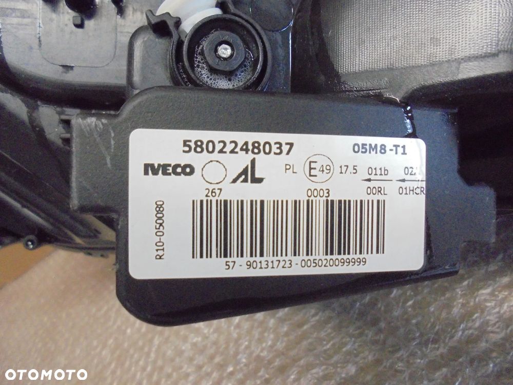 REFLEKTOR PRAWY LED IVECO DAILY 14>19> OE 5802248037 / 5802711799 DEMONTAŻ - 3
