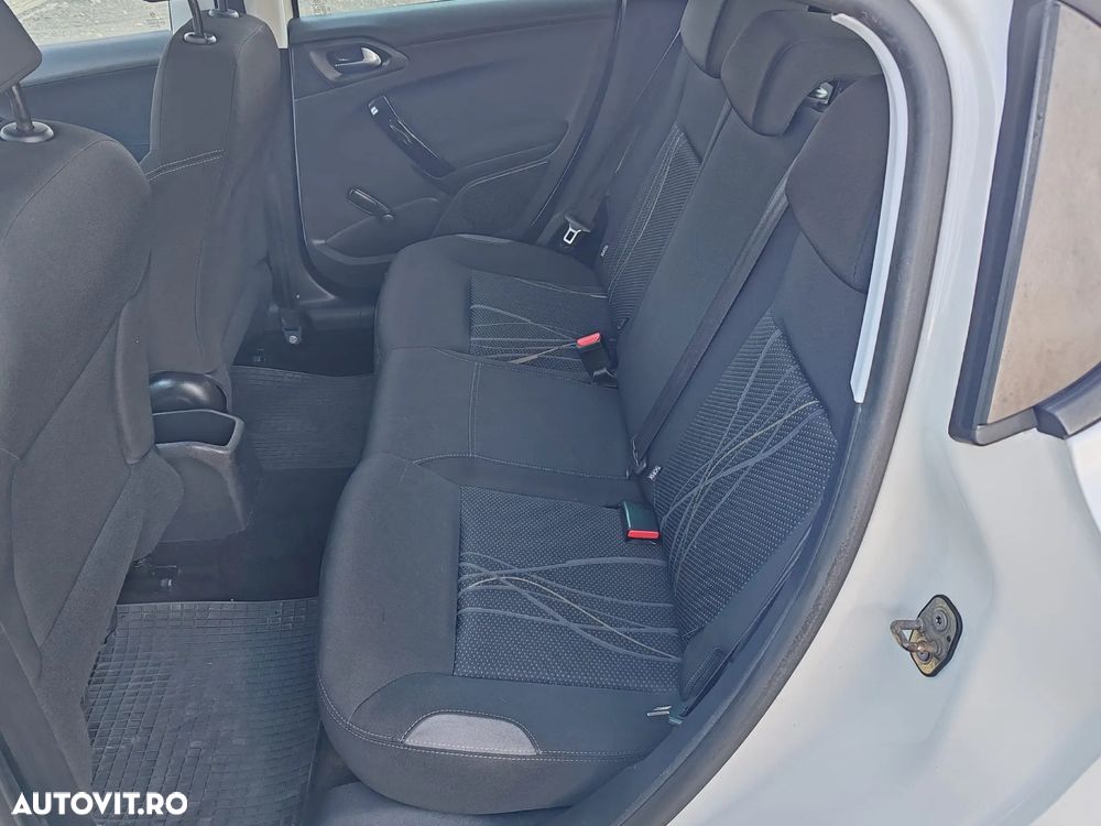Peugeot 208 - 7
