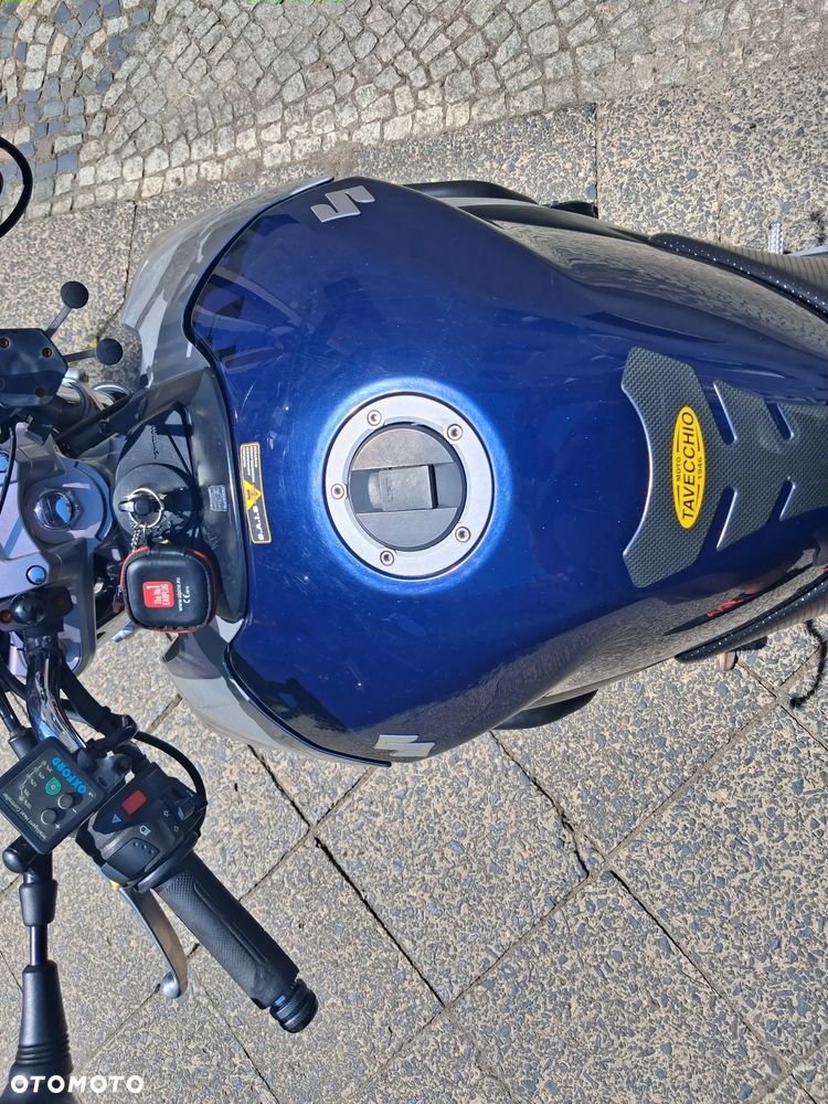 Suzuki GSR - 8