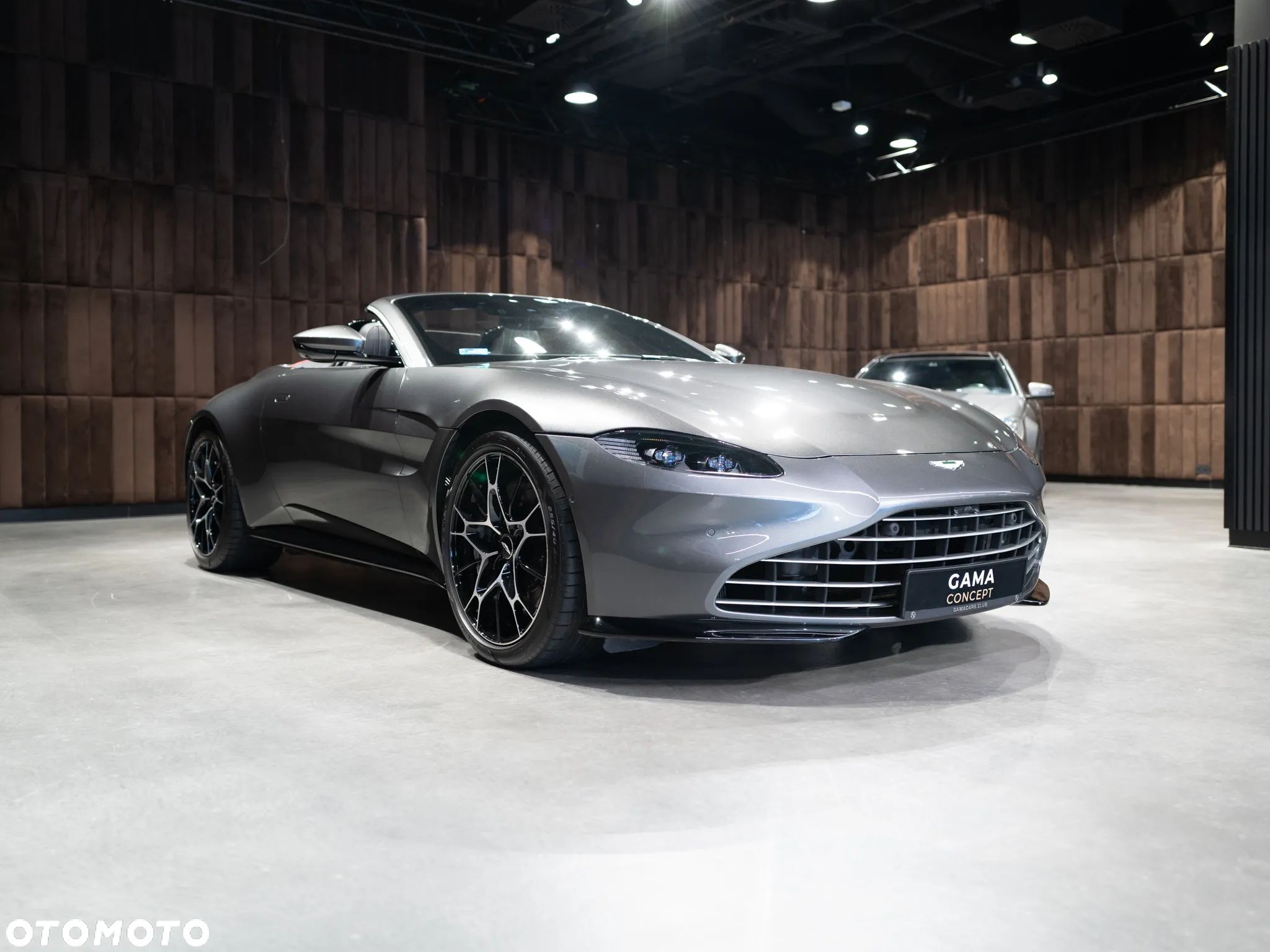 Aston Martin Vantage - 3